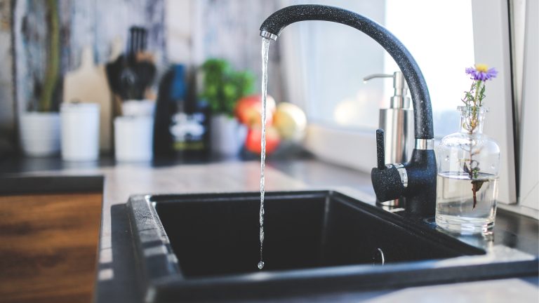 running kitchen sink faucet